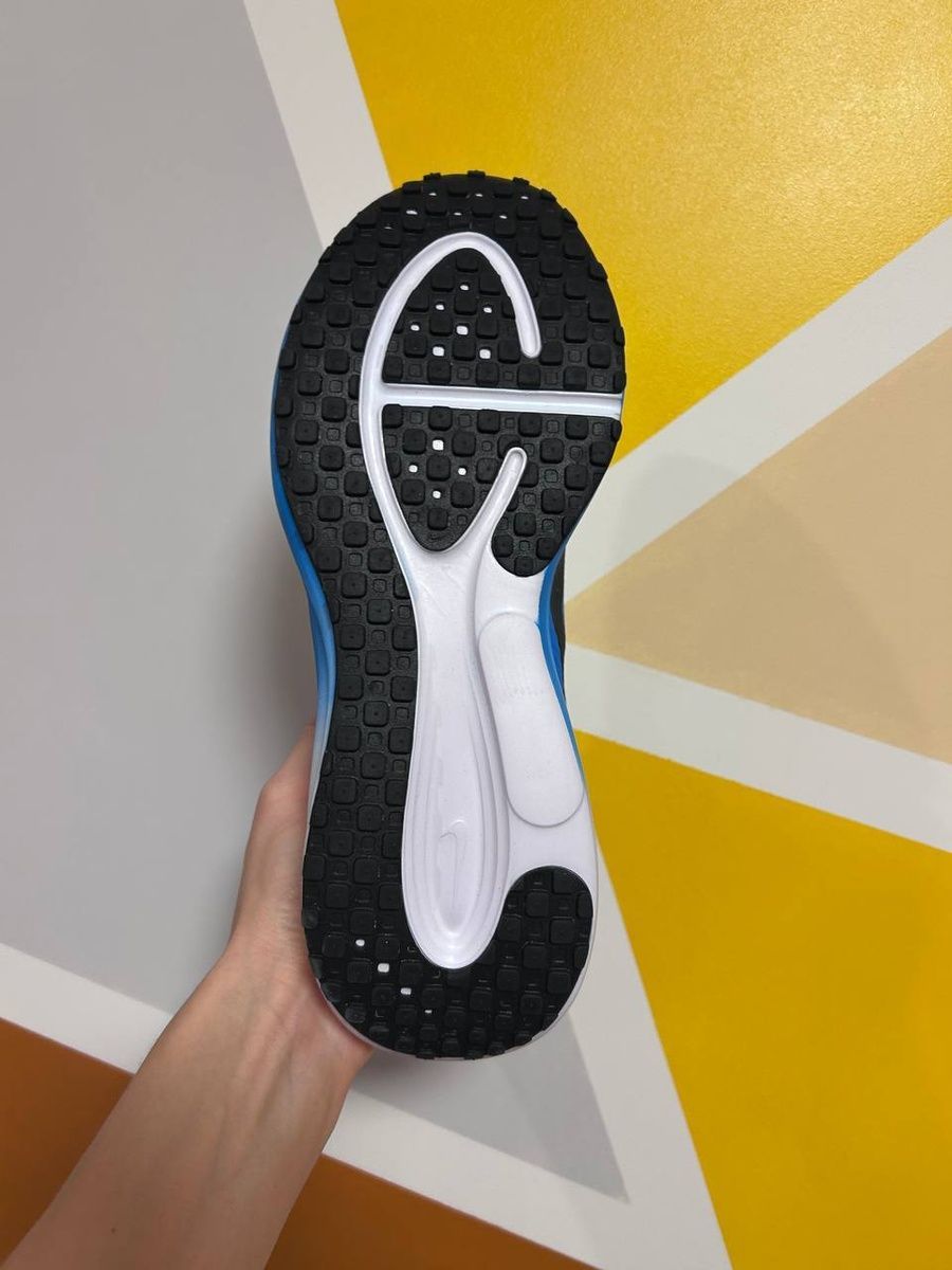 Кросівки  Nike revolution 8 HJ9198-103 фото