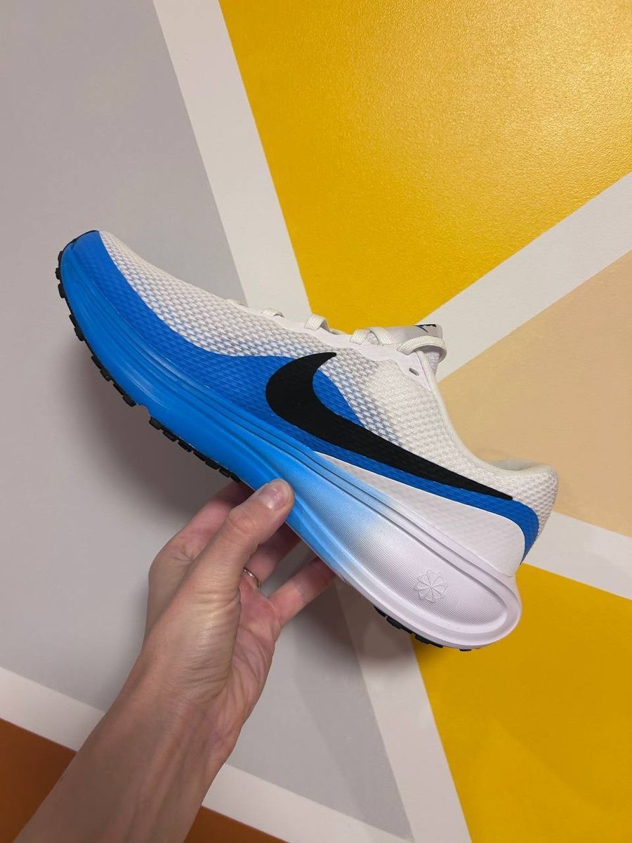 Кросівки  Nike revolution 8 HJ9198-103 фото