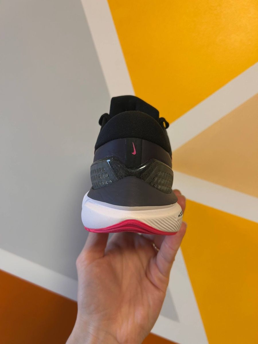 Кросівки Nike Air Zoom Vomero 16 DA7698-002 фото
