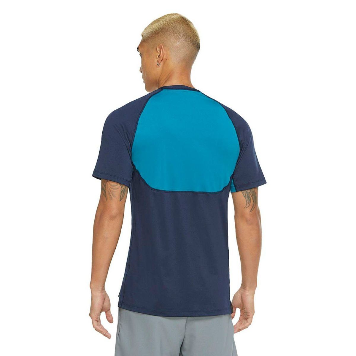DM6008-451 Компресійна футболка Nike pro Dri Fit slim fit novelty T-shirt  фото