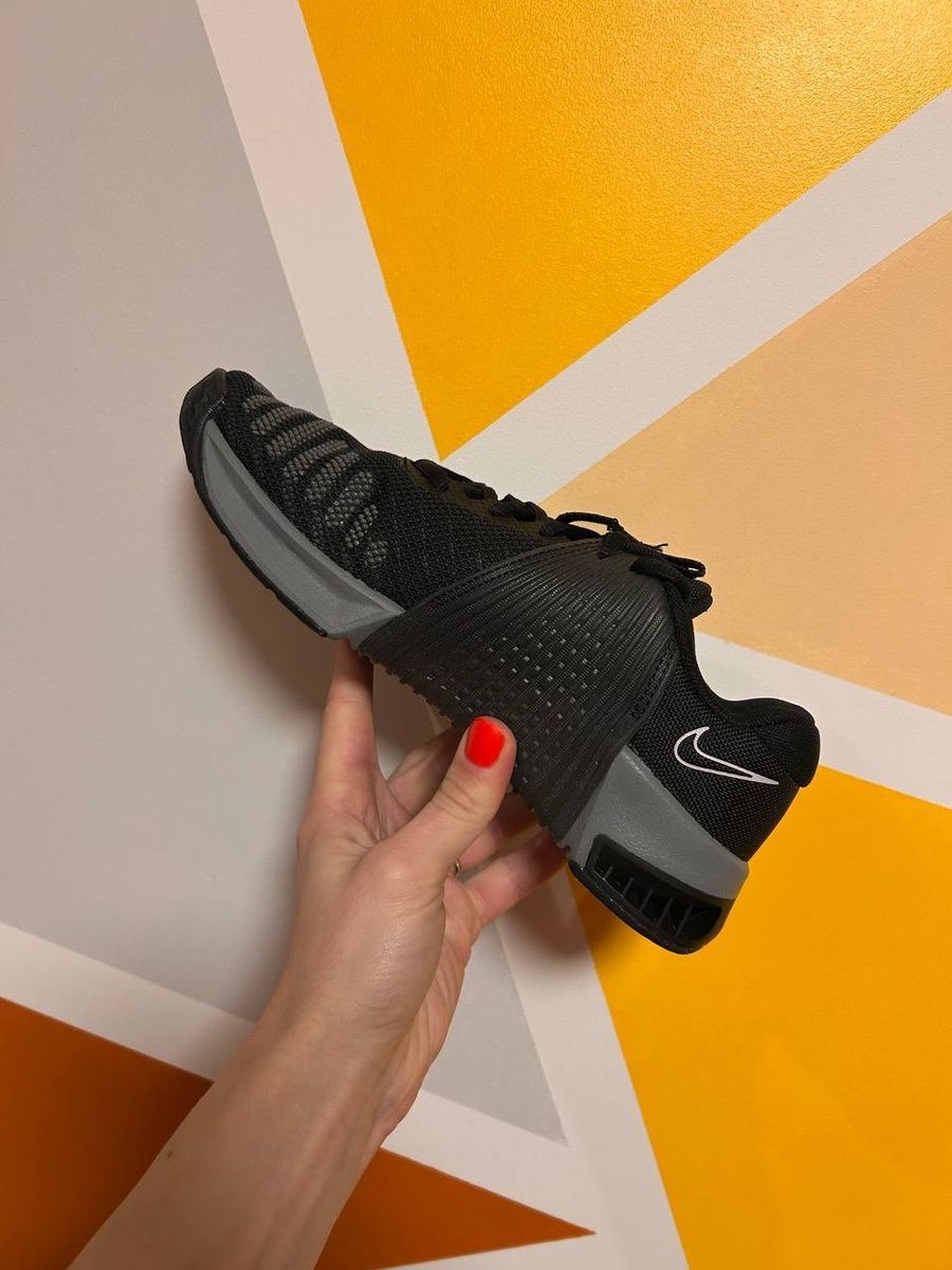 Жіночі кросівки Nike metcon 9 DZ2617-001 фото