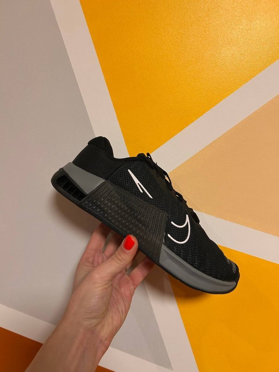 Жіночі кросівки Nike metcon 9 DZ2617-001 фото