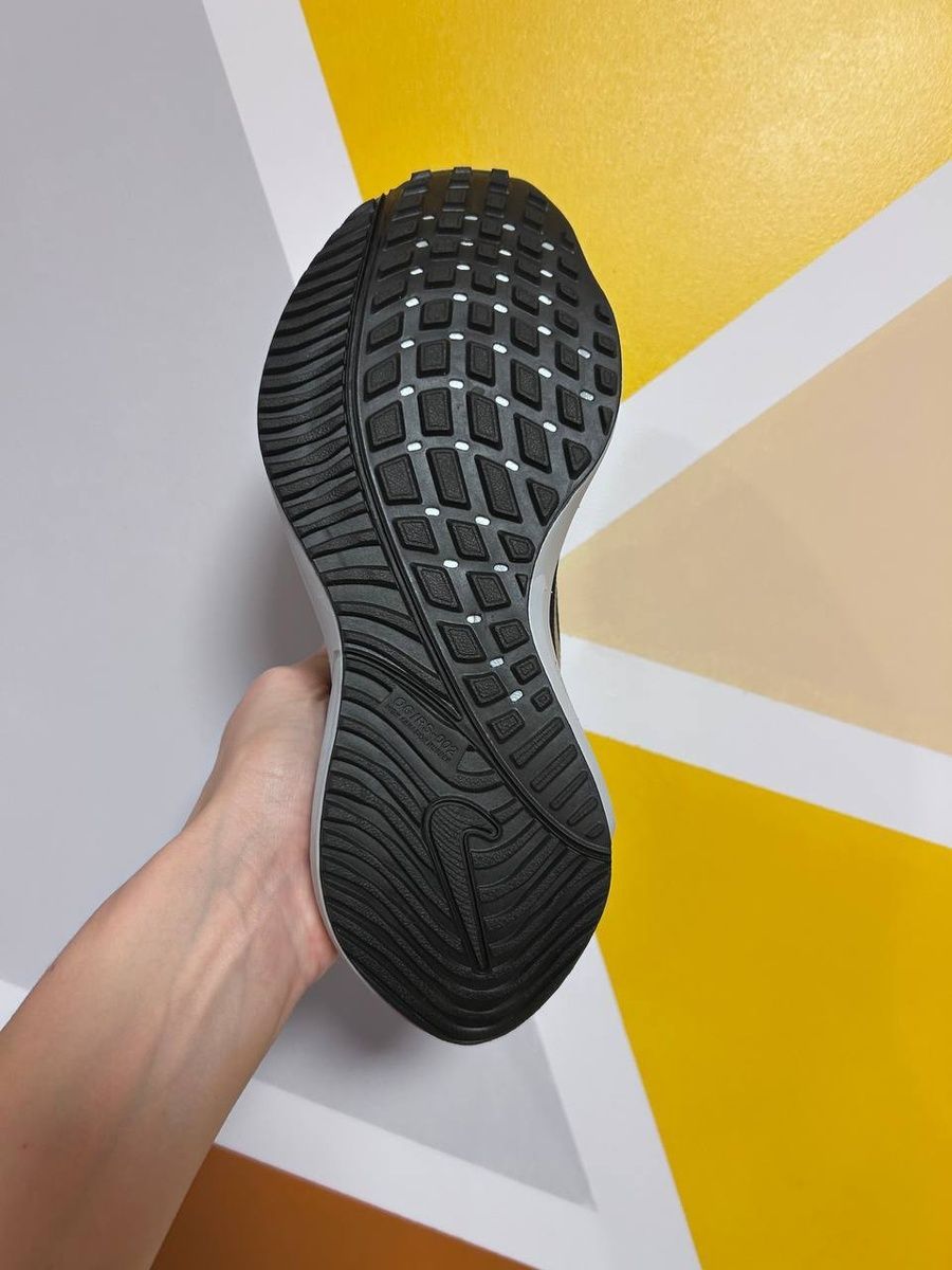 Кросівки Nike air zoom vomero 16  DA7698-003 фото