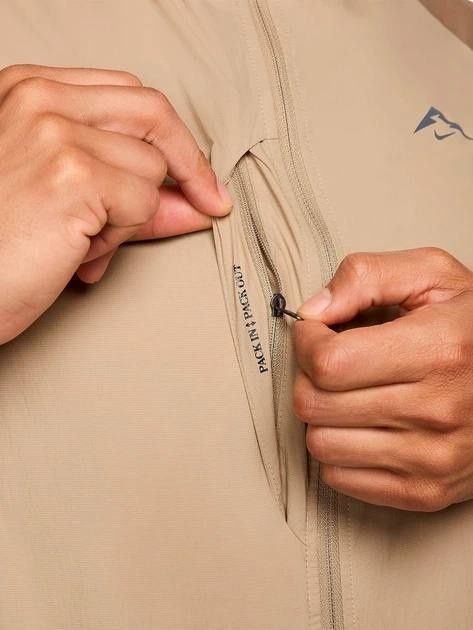 Вітровка Nike Trail Aireez Running Jacket FN4002-247 фото