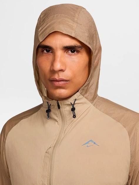 Вітровка Nike Trail Aireez Running Jacket FN4002-247 фото